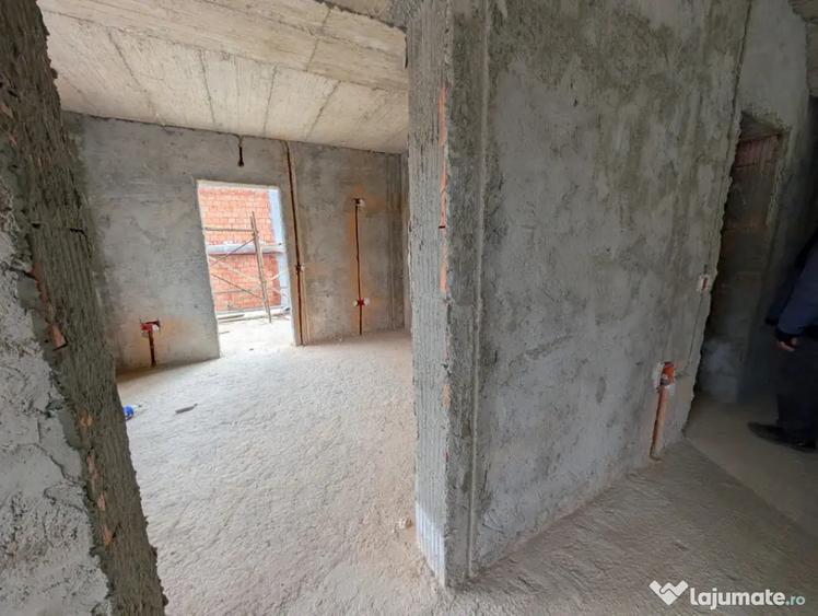 Casă cu 4 camere cu Teren 500 Mp în Măgura