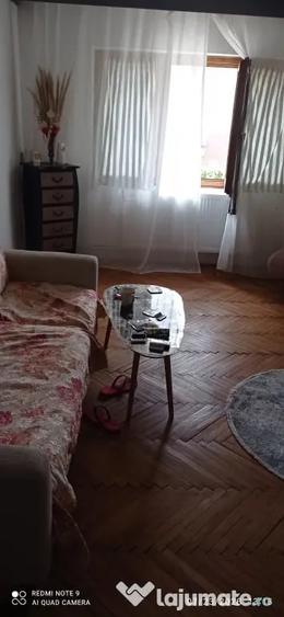 Apartament cu 2 camere decomandat în Far