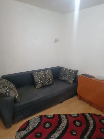 Garsonieră decomandată în Granit