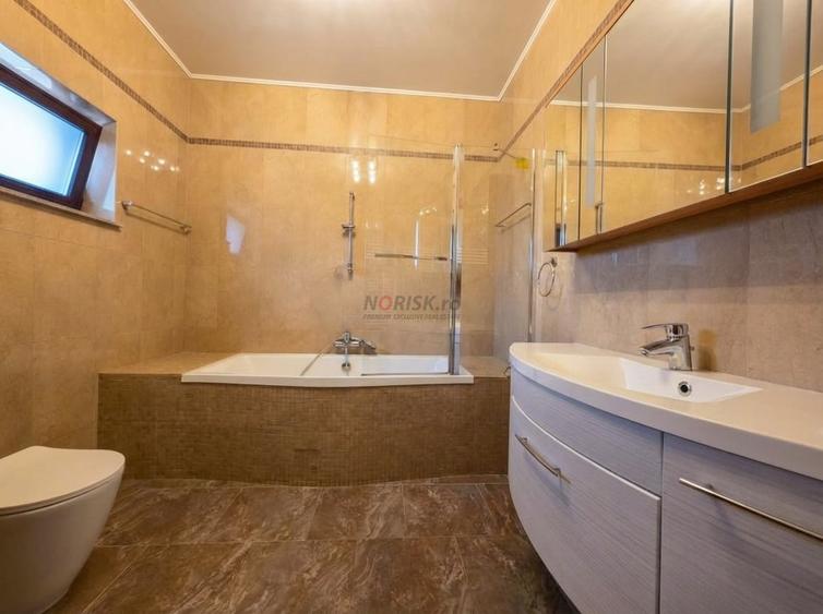 Casă individuală cu 6 camere cu Canalizare în Mogoșoaia
