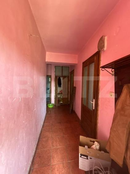 Casă individuală cu 10 camere cu Canalizare în Central