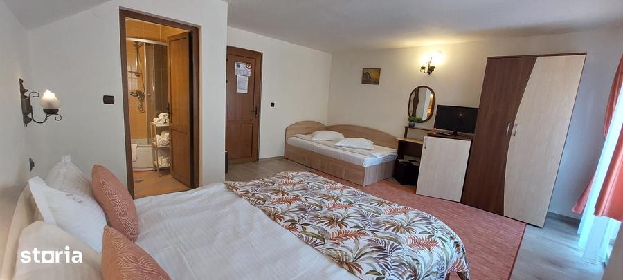 Casă cu 10 camere cu Teren 1292 Mp în Moieciu