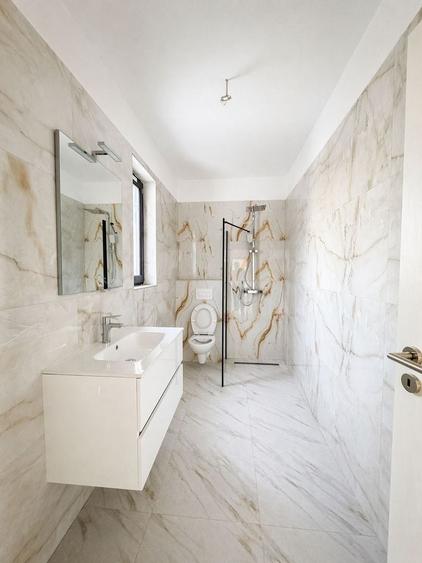 Apartament cu 3 camere semidecomandat, mobilat în Moșnița Nouă