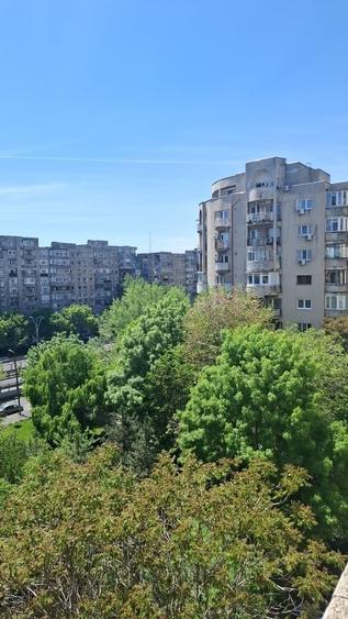Apartament cu 3 camere decomandat în Crângași