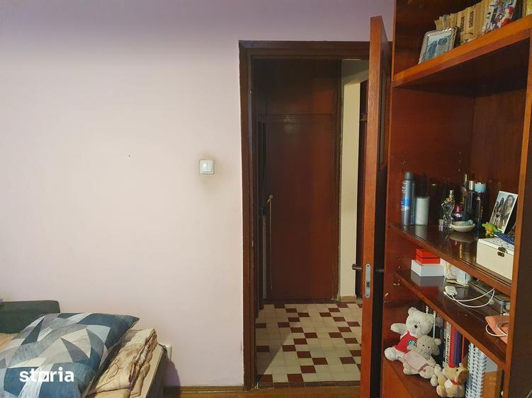 Apartament cu 4 camere decomandat în Drumul Taberei