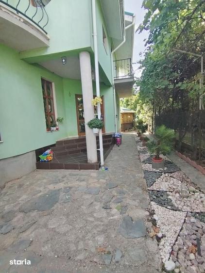 Casă cu 7 camere cu Teren 527 Mp în Valea Rosie