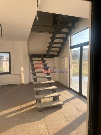 Spațiu industrial, de 2,300 mp, în Miroslava