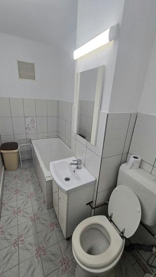 Garsonieră decomandată în 9 Mai