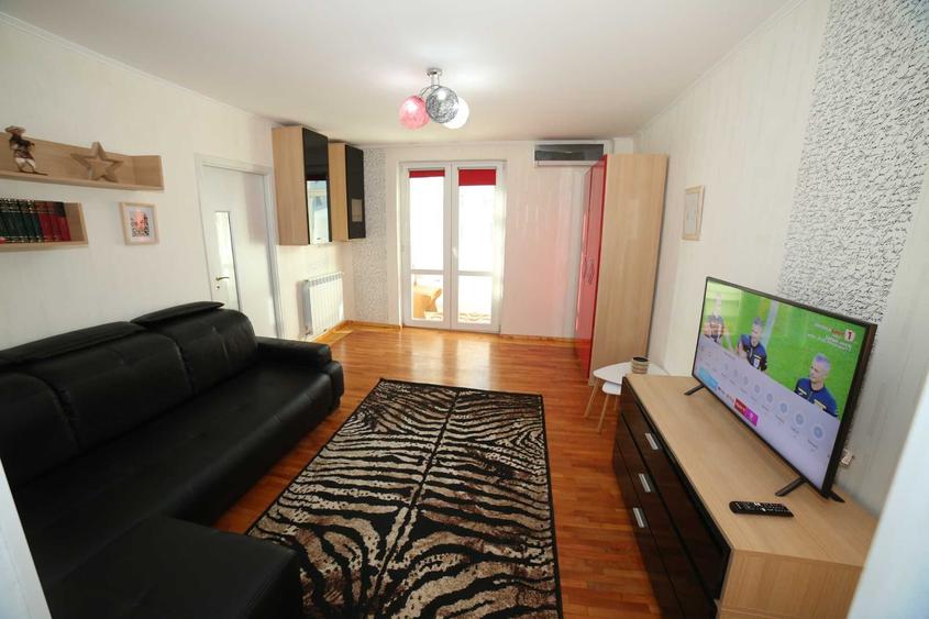 Apartament cu 3 camere semidecomandat în Ultracentral