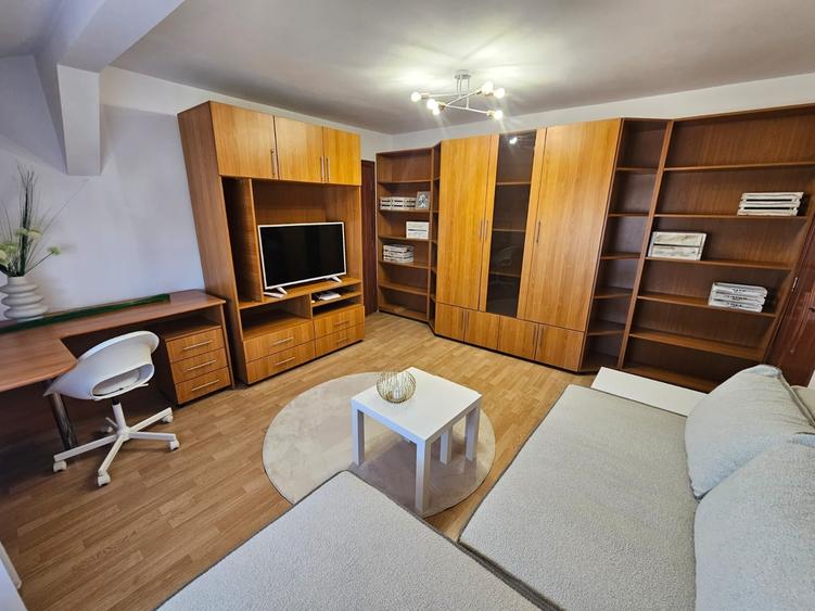 Apartament cu 2 camere semidecomandat în Aradului