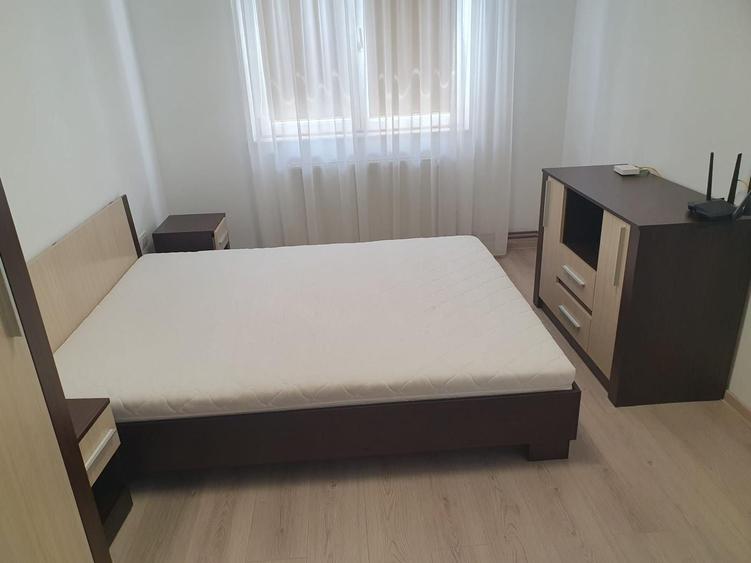 Apartament cu 2 camere decomandat în Tractorul