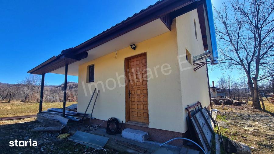 Casă cu 3 camere cu Teren 3582 Mp în Corbi