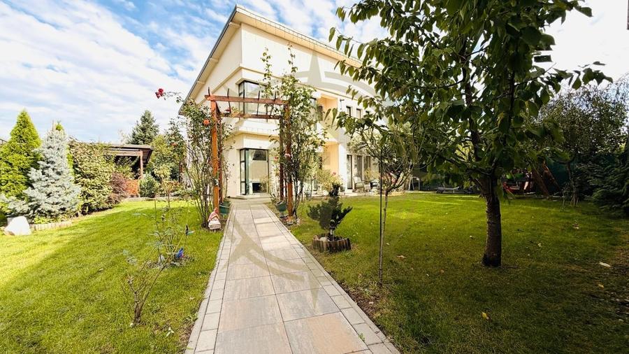 Casă cu 5 camere cu Canalizare în Corbeanca