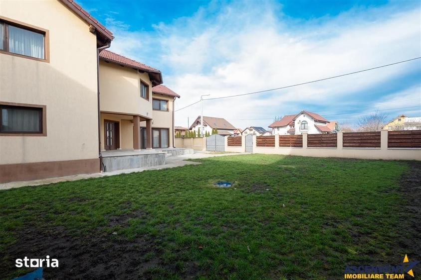 Casă cu 8 camere cu Teren 251 Mp în Bartolomeu