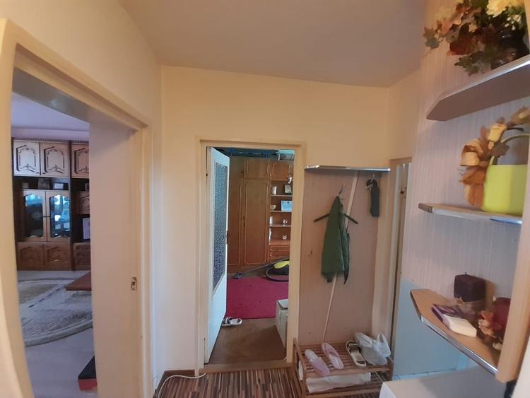 Apartament cu 3 camere decomandat, mobilat în Calea Moldovei