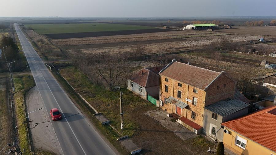 Casă individuală cu 8 camere cu Canalizare în Periam