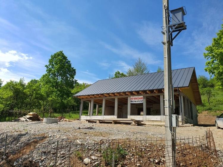 Casă cu 4 camere în Coman