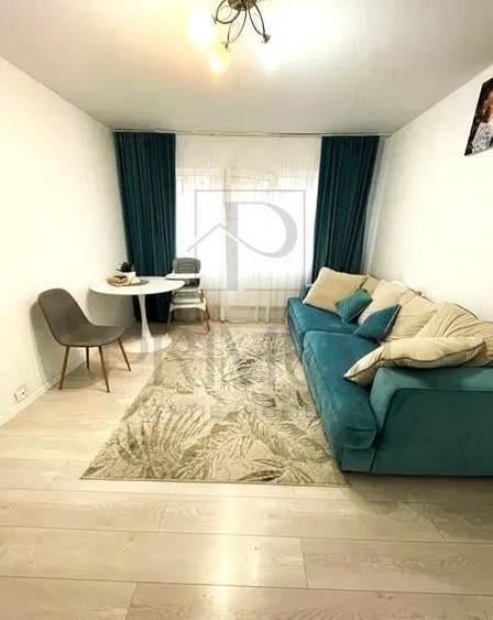 Apartament cu 3 camere semidecomandat, mobilat în Spitalul Județean