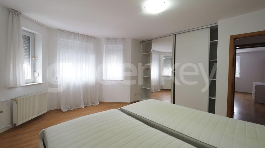 Duplex cu 4 camere cu Canalizare în Iancu Nicolae