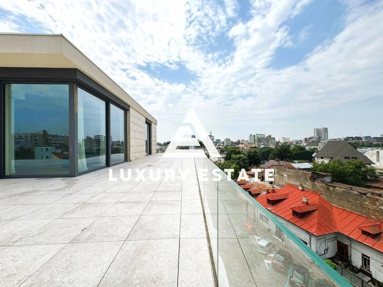 Penthouse cu 4 camere decomandat în Grădina Icoanei