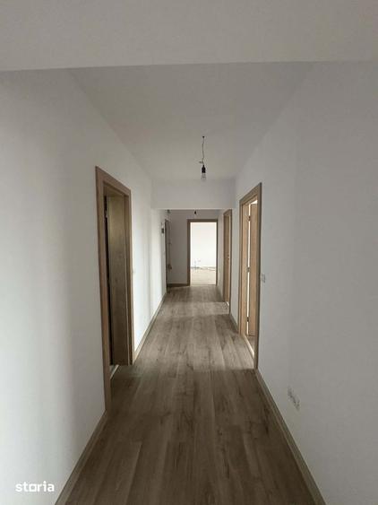 Apartament cu 3 camere decomandat în Astra