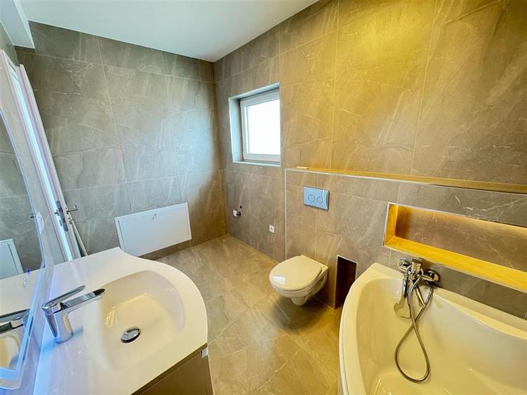 Duplex cu 4 camere cu Teren 250 Mp în Șelimbăr