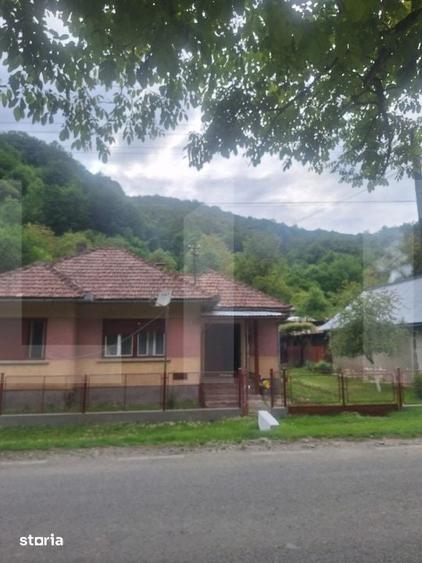 Casă cu 4 camere cu Teren 3745 Mp în Nădrag