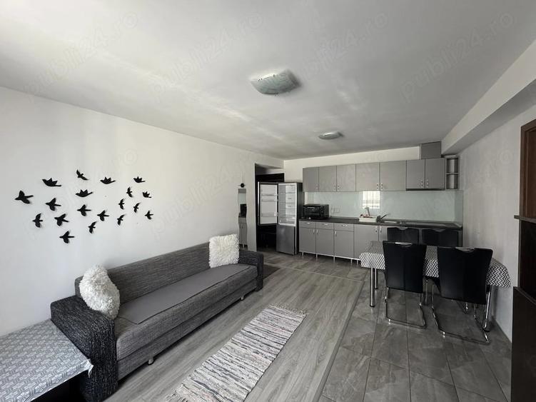 Apartament cu 3 camere semidecomandat în Aradului
