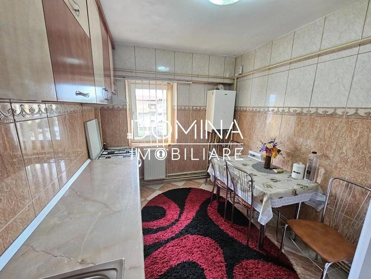 Apartament cu 3 camere decomandat în 9 Mai