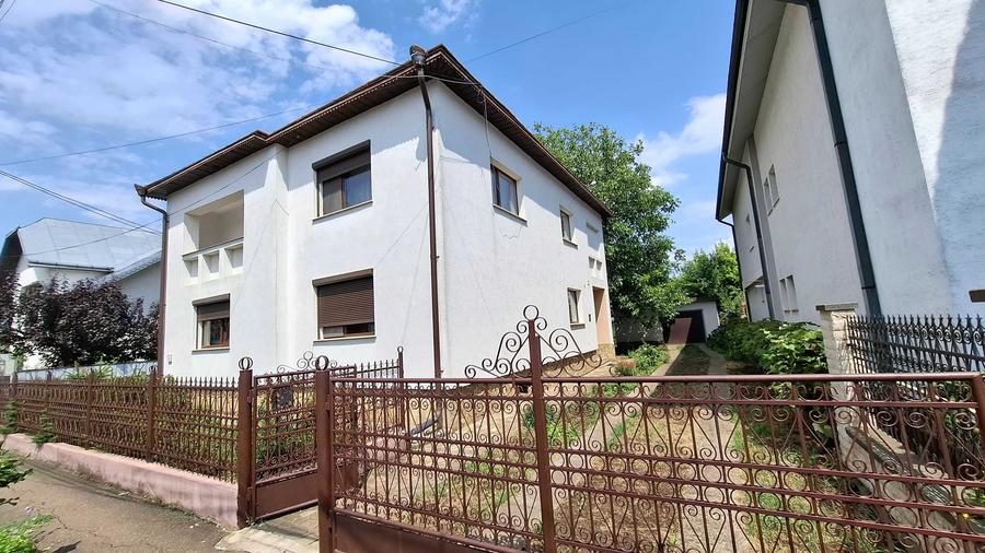 Casă cu 4 camere cu Teren 495 Mp în Central