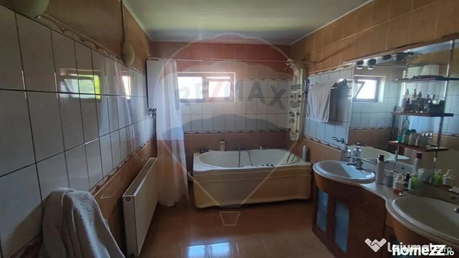Casă cu 6 camere cu Teren 1484 Mp în Oșorhei