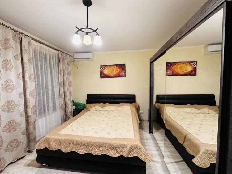 Duplex cu 5 camere cu Canalizare în Roșu