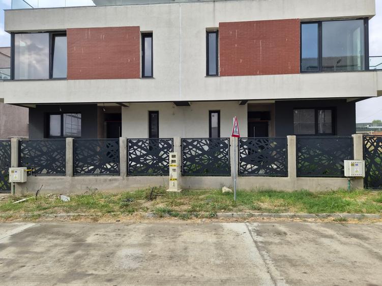 Duplex cu 3 camere cu Canalizare în Sud