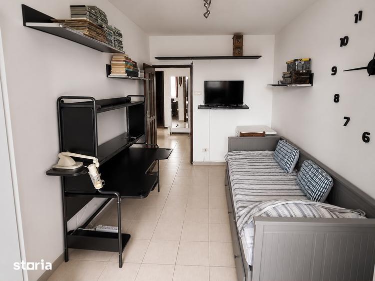 Apartament cu 4 camere semidecomandat în Berceni