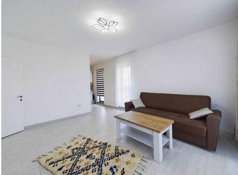 Apartament cu 3 camere decomandat în Exterior Vest