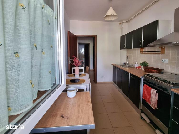 Apartament cu 2 camere decomandat, mobilat în Central