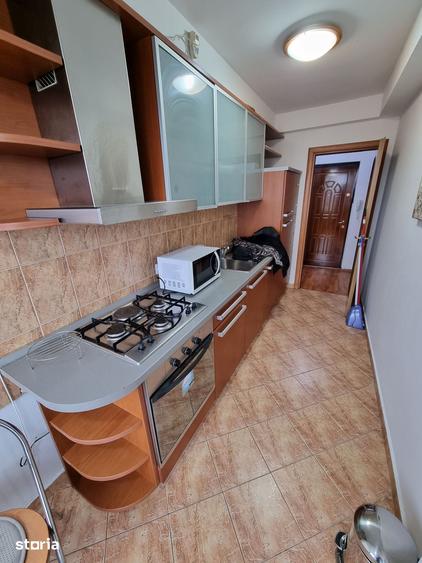 Apartament cu 3 camere semidecomandat în Dorobanți