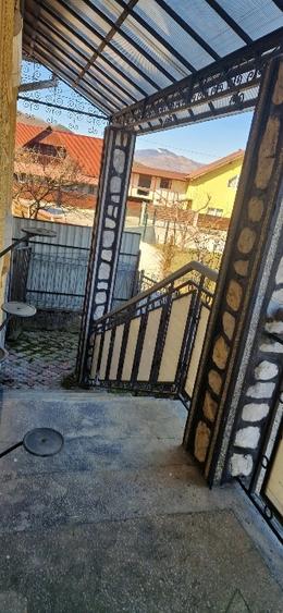 Casă individuală cu 5 camere cu Teren 2311 Mp în Leordina