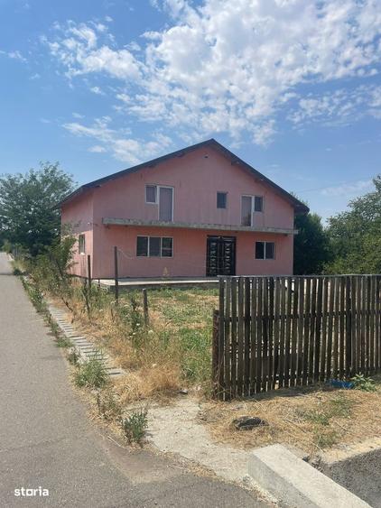 Casă cu 4 camere în Țigănești