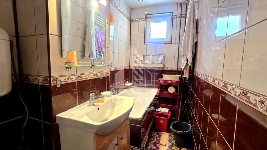 Apartament cu 3 camere semidecomandat, mobilat în Dacia