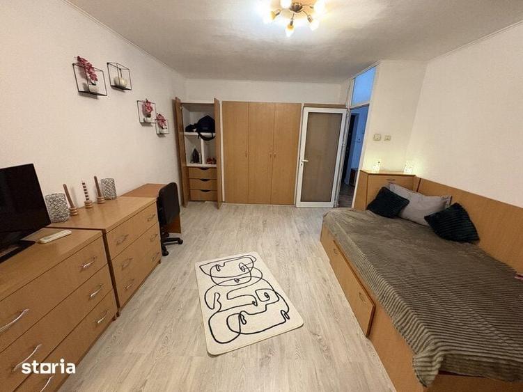 Garsonieră decomandată în Titan