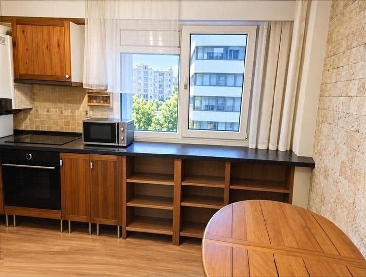 Apartament cu 4 camere decomandat în Decebal