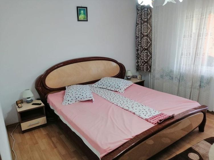Apartament cu 3 camere decomandat în Poiana