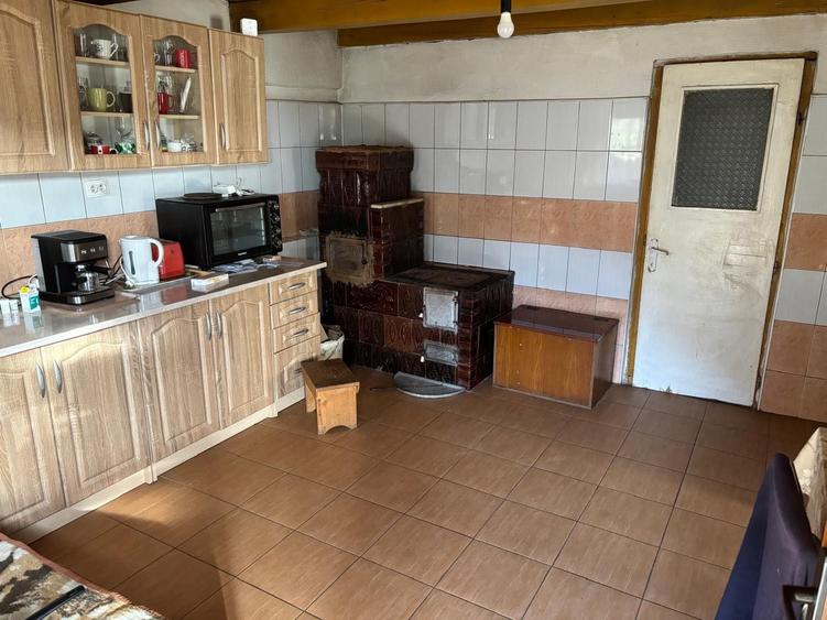 Casă cu 3 camere în Săcărâmb