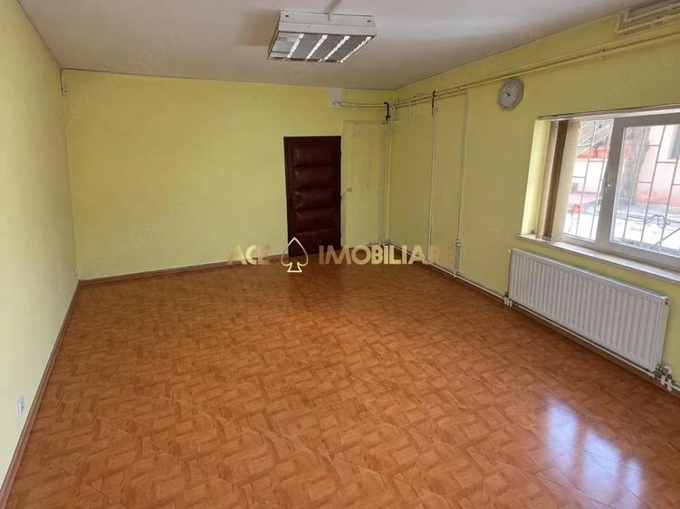 Casă cu 10 camere în 13 Septembrie