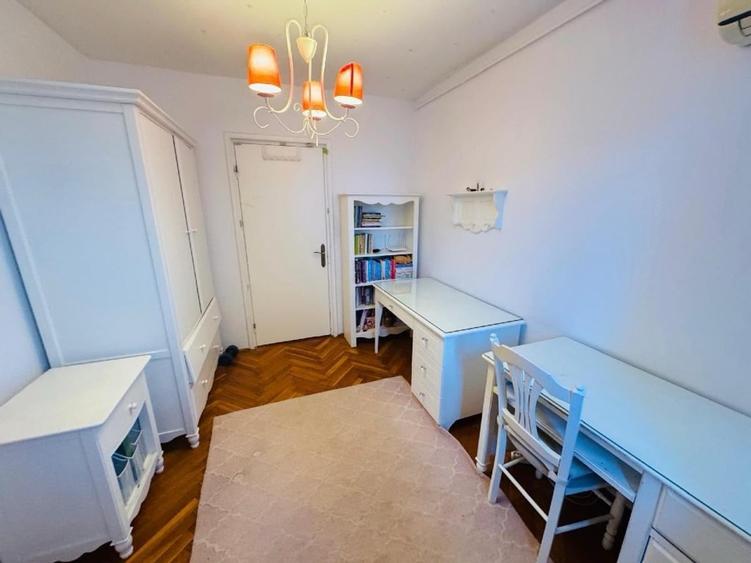 Apartament cu 3 camere decomandat, mobilat în Titan