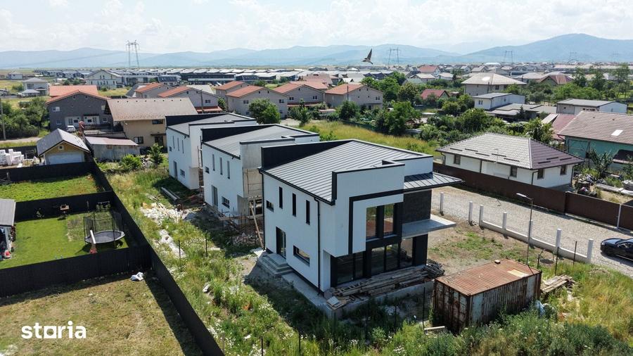 VILA CU DESIGN MODERN ?I PRIVELI?TE SPECTACULOASA CATRE MUN?I - 1