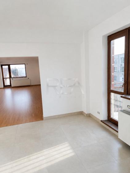 Apartament cu 4 camere decomandat în Ozana