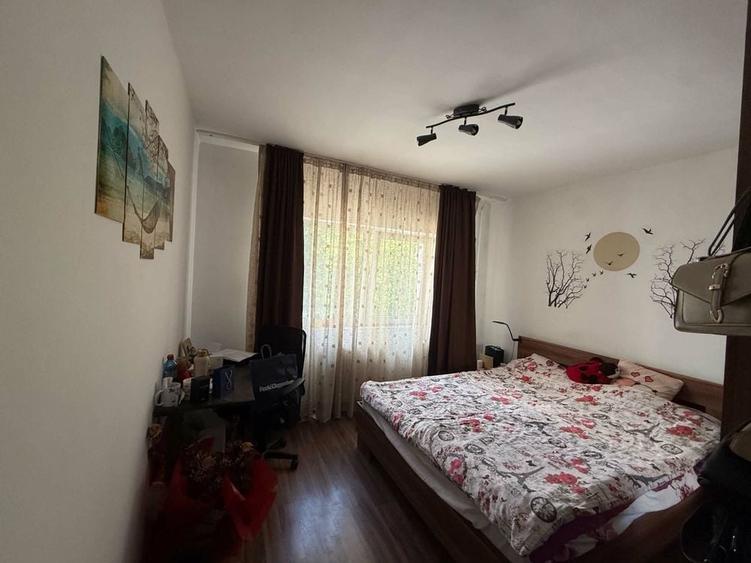 Apartament cu 3 camere decomandat în Florești