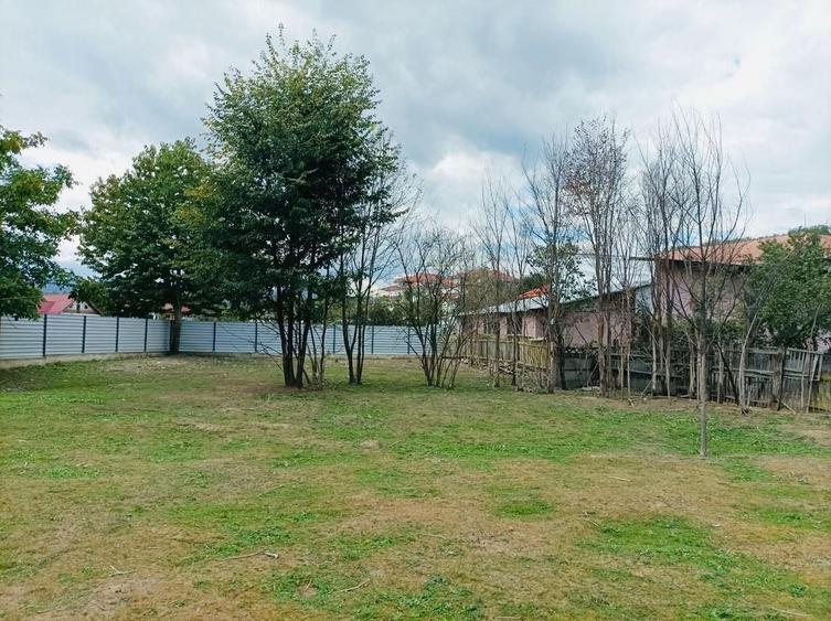 Casă individuală cu 3 camere cu Canalizare în Central